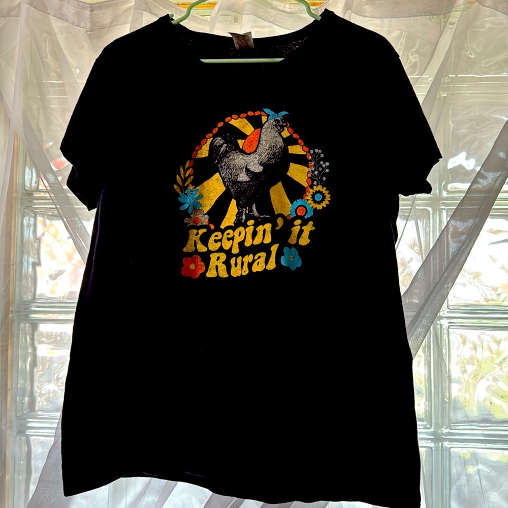 Cute graphic tee!